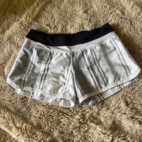Lululemon Groovy Run Shorts Large - Picture 1 of 3